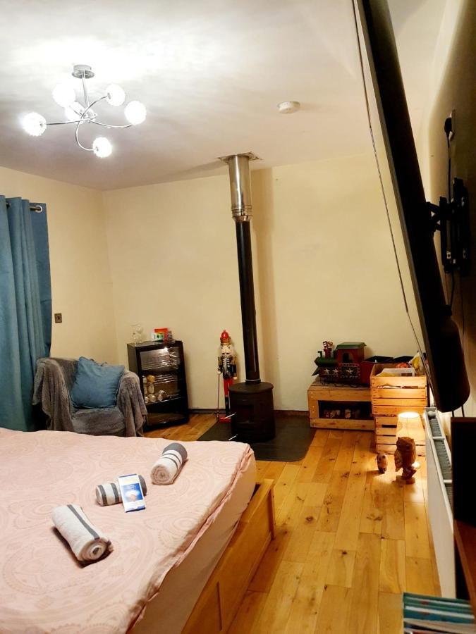 No 9 Manor Way Apartment คาร์มาเทน ภายนอก รูปภาพ
